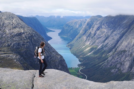 GONDOL, NEI TAKK: Flott fjelltur, med utsikt over Kjøsnefjorden. Foto: Brit Siv Fimland fjelltur over kjøsnesfjorden