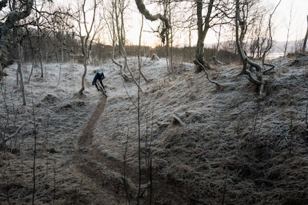 SUSER AV GÅRDE: Farten du kan holde på barfrost er noe for seg selv. Tomas Løkken durer på. Foto: Sjur Melsås SUSER AV GÅRDE: Farten du kan holde på barfrost er noe for seg selv. Tomas Løkken durer på. Foto: Sjur Melsås