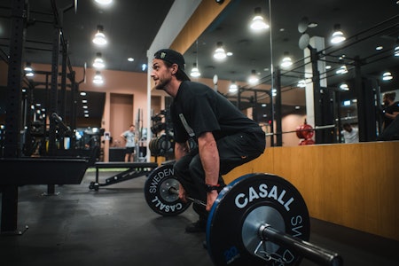 ALL ROUND: Markløft stimulerer både ben og overkropp for brettkjører Torgeir Bergrem. Dette er en styrkeøvelse alle burde vurdere å ha i treningsprogrammet. Foto: Sigurd Ekeli Grimsby ALL ROUND: Markløft stimulerer både ben og overkropp for brettkjører Torgeir Bergrem. Dette er en styrkeøvelse alle burde vurdere å ha i treningsprogrammet. Foto: Sigurd Ekeli Grimsby
