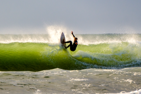 LEPPA KOMMER: Emil Leenderts går kritisk til verks på »Bruce´s Beauties». Foto: Deon Lategan LEPPA KOMMER: Emil Leenderts går kritisk til verks på »Bruce´s Beauties». Foto: Deon Lategan