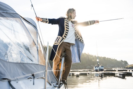 KAPTEIN LANGE: Buksene er kjæreste-godkjent. Kapteinsjakka? Not so much. Foto: Christian Nerdrum KAPTEIN LANGE: Buksene er kjæreste-godkjent. Kapteinsjakka? Not so much. Foto: Christian Nerdrum