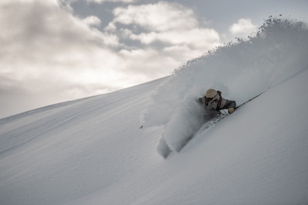 FØRJULSSNØ: I Myrkdalen kan du kjøre metervis med pudder før jul. Foto: Sverre Hjørnevik FØRJULSSNØ: I Myrkdalen kan du kjøre metervis med pudder før jul. Foto: Sverre Hjørnevik