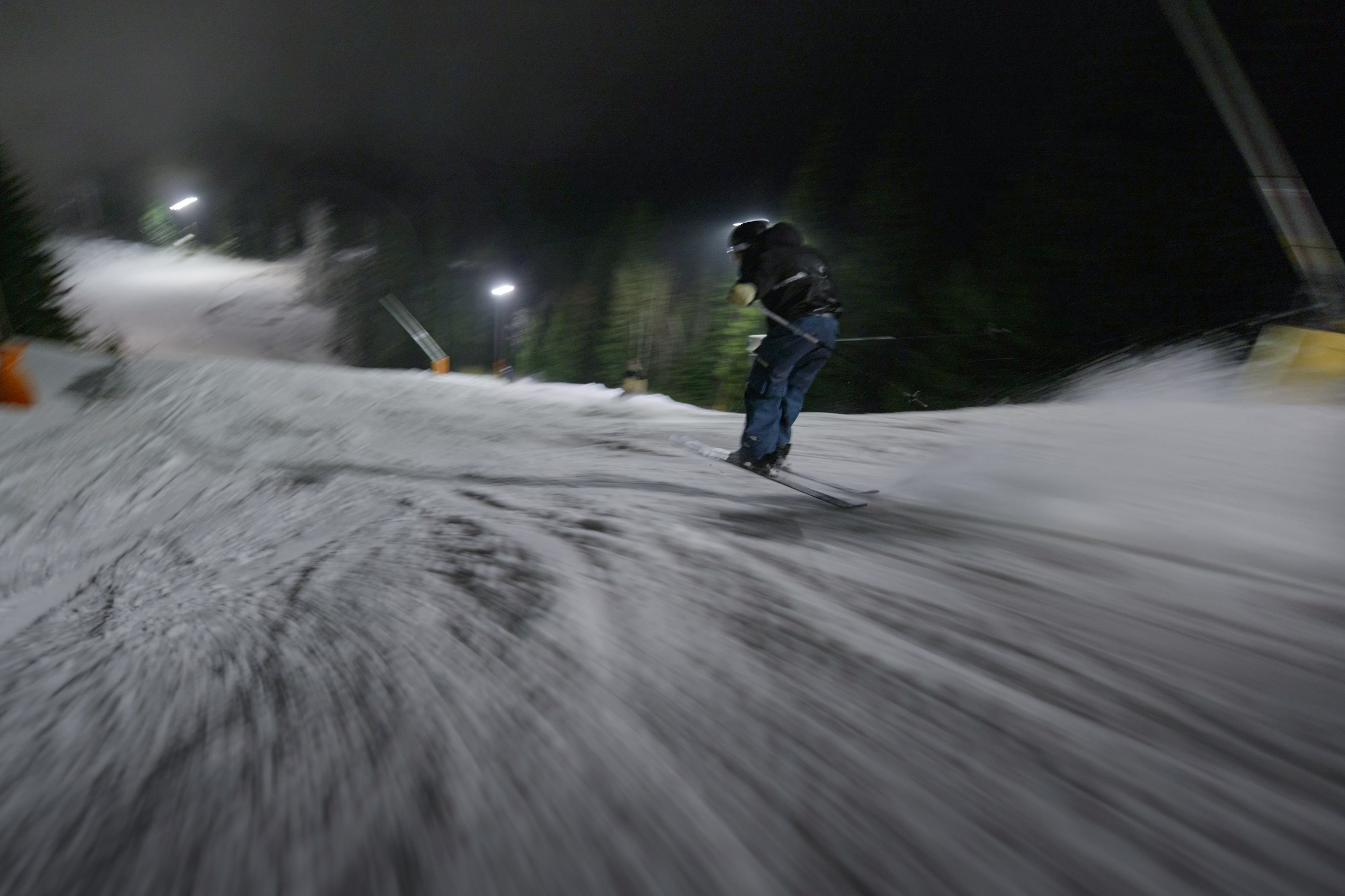 FART: Reporter Fredrik Ouren Jostad fikk endelig fart på skiene igjen. Foto: Sigurd Ekeli Grimsby
