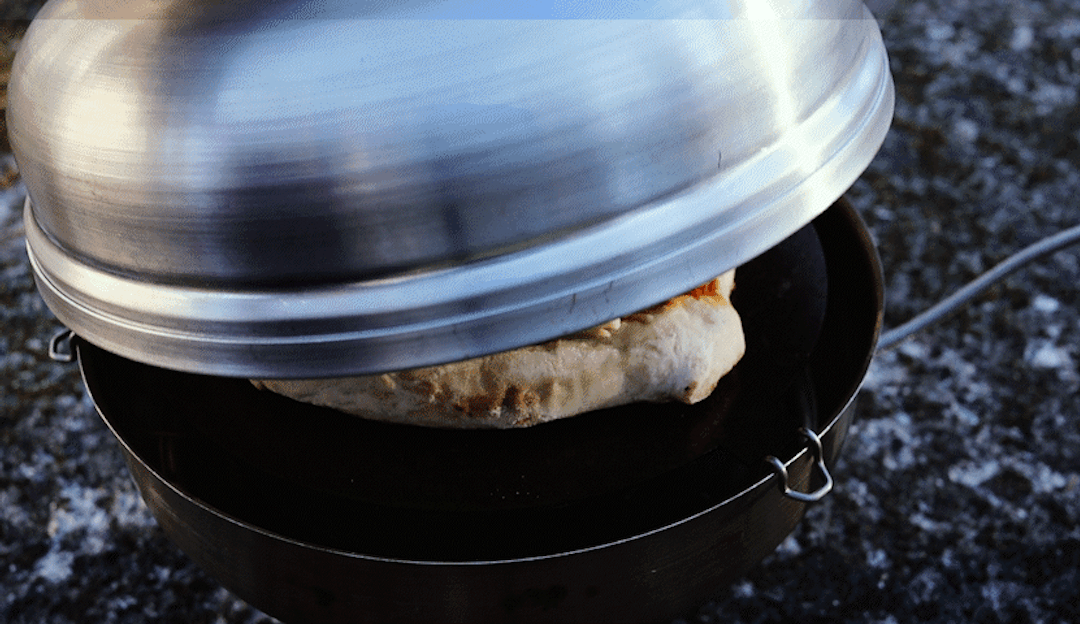 VOILA: Ikke noe galt om polarbrød med smør, men det er lov å dra på i blant– også på tur. Foto: Hajka VOILA: Ikke noe galt om polarbrød med smør, men det er lov å dra på i blant– også på tur. Foto: Hajka