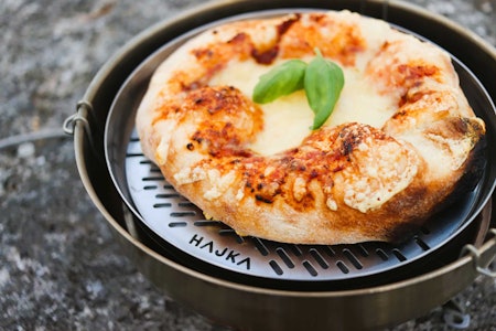 DIY: Et stykk perfeksjonert turpizza. Foto: Hajka tur pizza