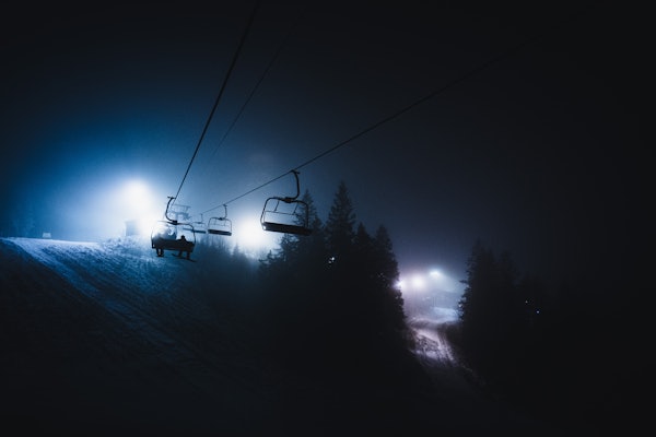 TRYVANN: Hyttliheisen i tåkemørket. Riktignok blant de få  anleggene som ikke kjører tilbud om «early bird». Foto: Sigurd Ekeli Grimsby TRYVANN: Hyttliheisen i tåkemørket. Riktignok blant de få  anleggene som ikke kjører tilbud om «early bird». Foto: Sigurd Ekeli Grimsby