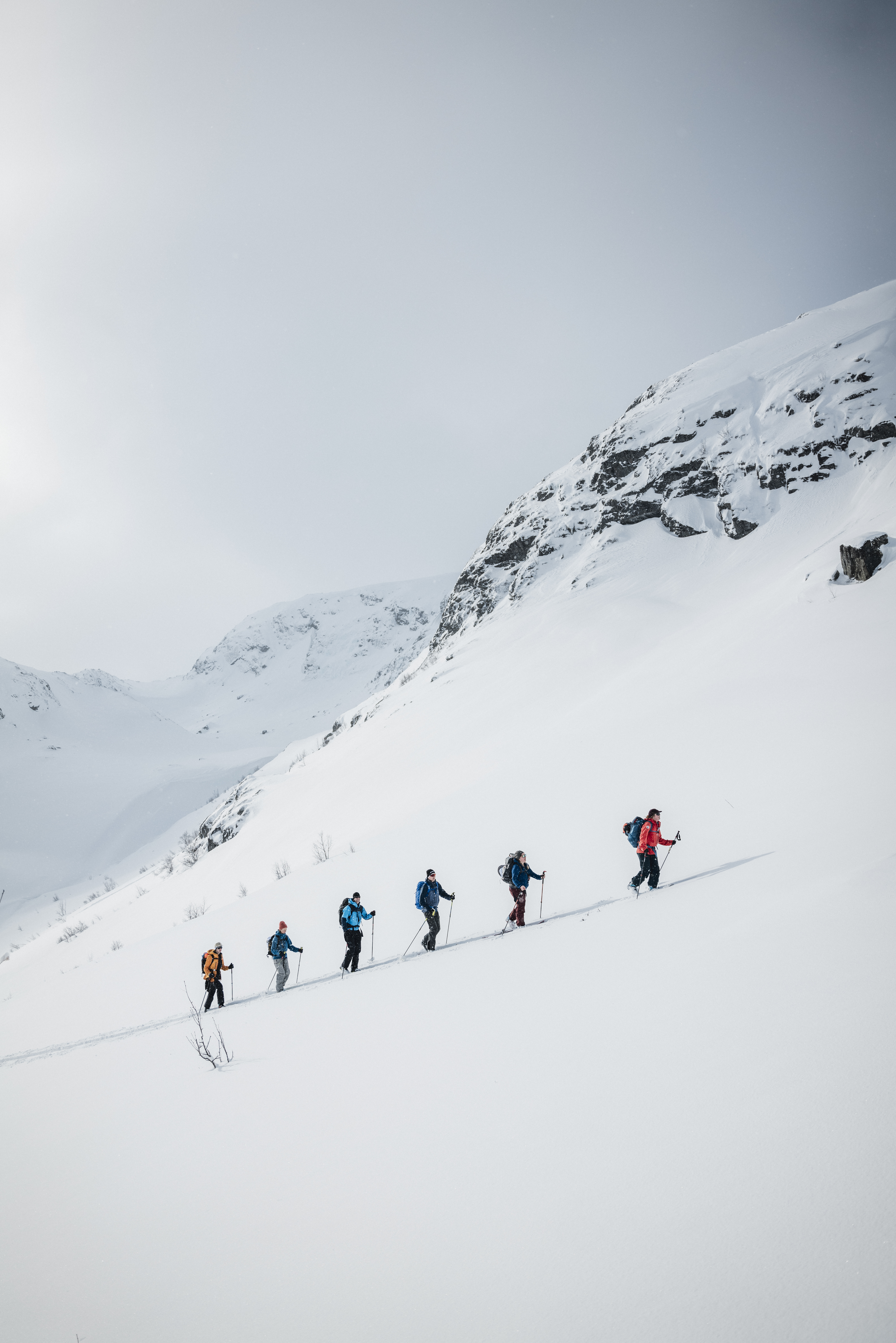 Festivaldeltakere på guida tur i 2024. Foto: Simon Sjøkvist