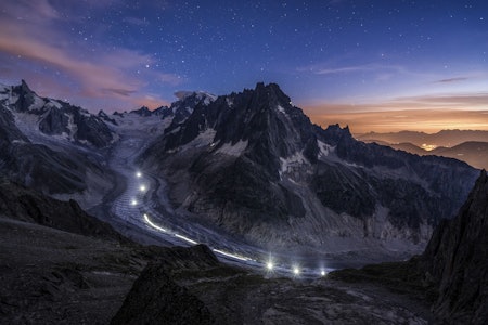 SOS: Tre korte, tre lange, tre korte fra Europas største isbre, Mer De Glace. Foto:: Vegard Aasen The SOS Project: Kunstnerisk nødsignal fra Europas smeltende isbreer. Foto: Vegard Aasens