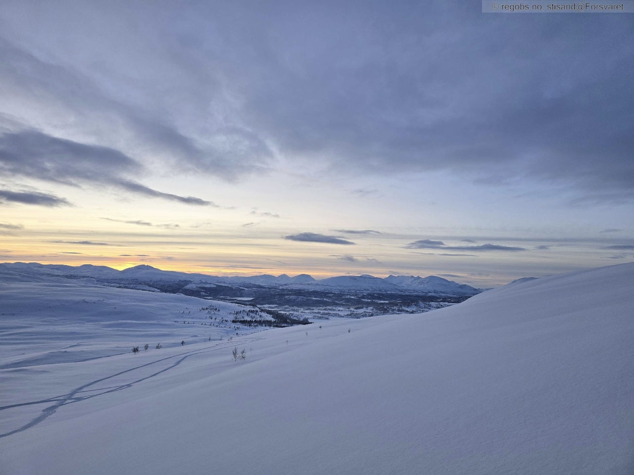 TROMS: Fine vinterforhold i Salangen onsdag 4. desember. Regionen hadde faregrad tre torsdag, men den går ned mot helgen. Foto: regobs fin utsikt i vinterfjellet