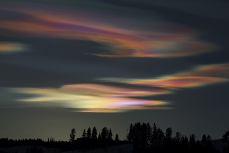PERLEMORSKYER: Vakre er de, og de sender noen værsignaler om at noe er på gang. Foto: Tom Schandy/Scanpix perlemorskyer