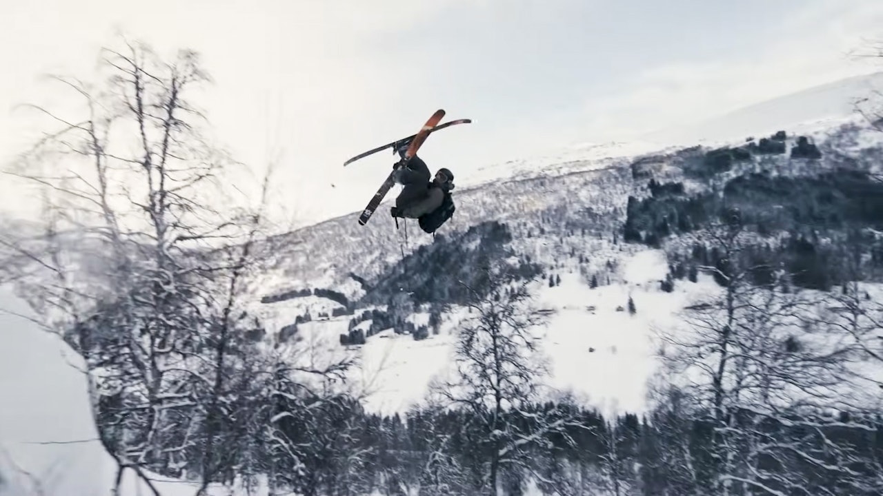 JIBBER: Øystein Bråten leker seg i skogen. Foto: Skjermdump fra «Off the grid» JIBBER: Øystein Bråten leker seg i skogen. Foto: Skjermdump fra «Off the grid»