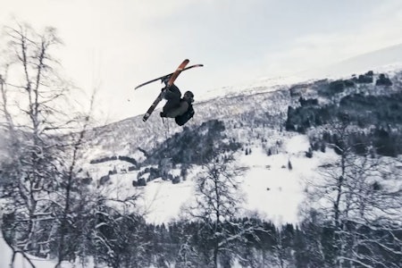 JIBBER: Øystein Bråten leker seg i skogen. Foto: Skjermdump fra «Off the grid» JIBBER: Øystein Bråten leker seg i skogen. Foto: Skjermdump fra «Off the grid»