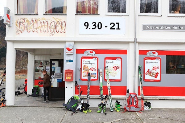 BELLINGEN: Nærbutikken Sæbø før det ble Joker-butikk. Foto: Matti Bernitz Nærbutikken Bellingen i Sæbø.