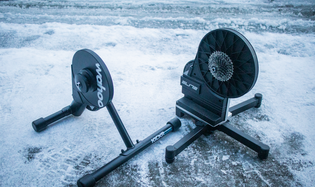 RIMELIGE ALTERNATIVER: Wahoo Kickr Core og Elite Avanti kan være din inngangsbillett til rullesykling. Foto: Knut Andreas Lone sykkelruller på snødekket bakke