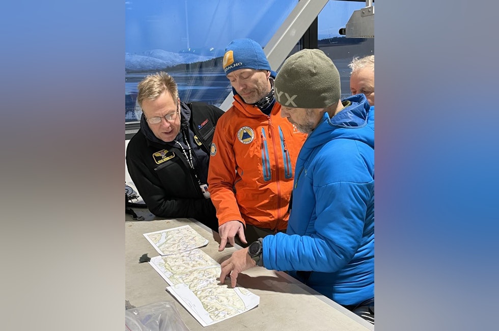 Jacob Rognmo Politiet på befaring med helikopter: Uvanlig krevende forhold på breene ...