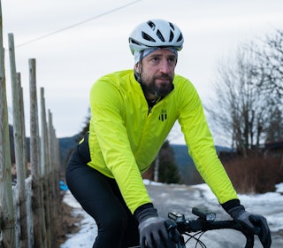 LEKKERBISKEN: Birks rimelige sykkeljakke synes godt, varmer og sitter som en skikkelig sykkeljakke. Sjelden vare i så lav prisklasse. Foto: Vilde Horvei. LEKKERBISKEN: Birks rimelige sykkeljakke synes godt, varmer og sitter som en skikkelig sykkeljakke. Sjelden vare i så lav prisklasse. Foto: Vilde Horvei.