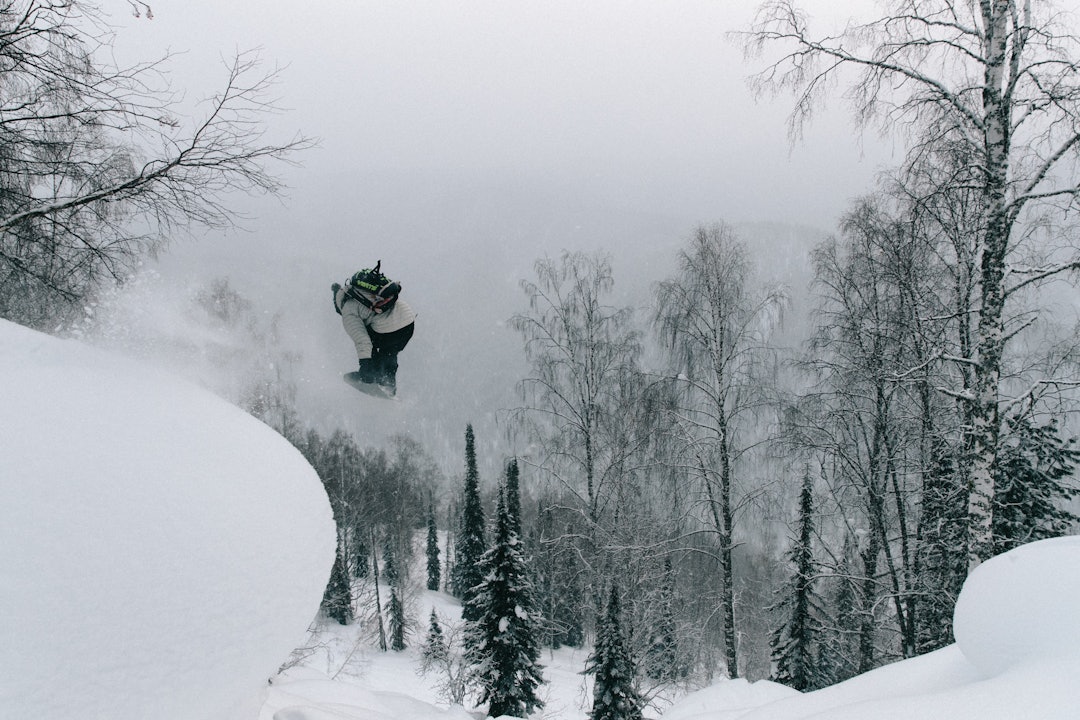 ÅPEN SKOGSKJØRING OG BRA TERRENG: Johan Rosén med en sibirsk tailgrab. Foto: Erik Nylander ÅPEN SKOGSKJØRING OG BRA TERRENG: Johan Rosén med en sibirsk tailgrab. Foto: Erik Nylander