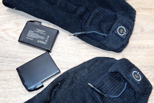 VARME: Her er det batteriene som holder deg varm, selve sokken er laget av acryl i stedet for ull, og dermed mer slitesterk. VARME: Her er det batteriene som holder deg varm, selve sokken er laget av acryl i stedet for ull, og dermed mer slitesterk.