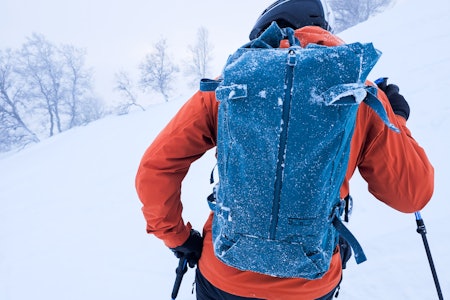På testtur med Db Snow Pro 25. Foto: Ole Jørgen Lian på skitur med grønn ryggsekk