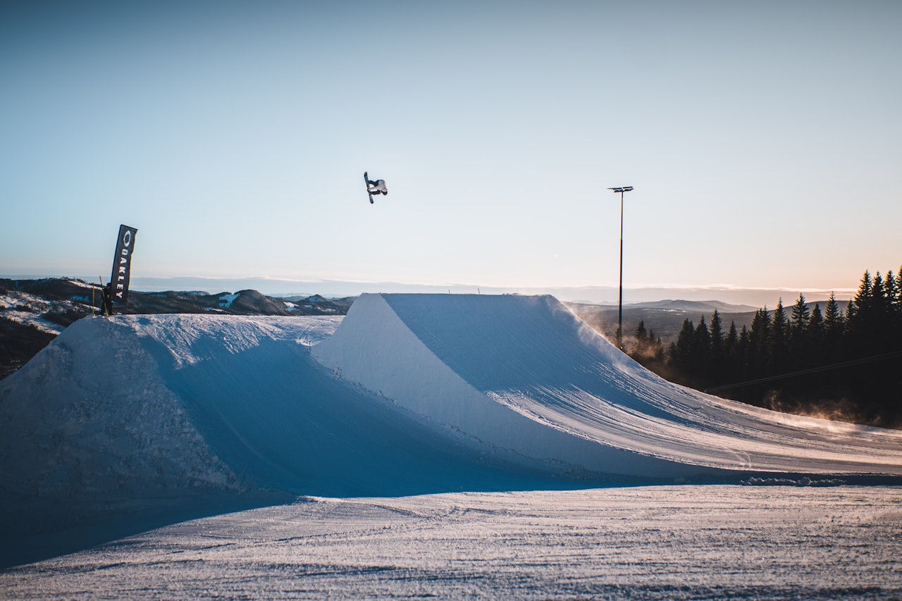 BIGAIR: Dette er første av to big air hopp i den nye trysilparken. Foto: Sigurd Ekeli Grimsby BIGAIR: Dette er første av to big air hopp i den nye trysilparken. Foto: Sigurd Ekeli Grimsby