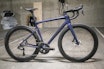 KVASSERE: Specialized har finjustert Tarmac og resultatet er imponerende. Foto: Knut Andreas Lone sykkel i garasje
