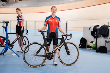 I UNDERTALL: Tiril Frostestad-Stenbrenden var en av tre jenter som syklet regionsmesterskapet i Velodromen i Asker sist helg. Foto: Henrik Alpers. I UNDERTALL: Tiril Frostestad-Stenbrenden var en av tre jenter som syklet regionsmesterskapet i Velodromen i Asker sist helg. Foto: Henrik Alpers.