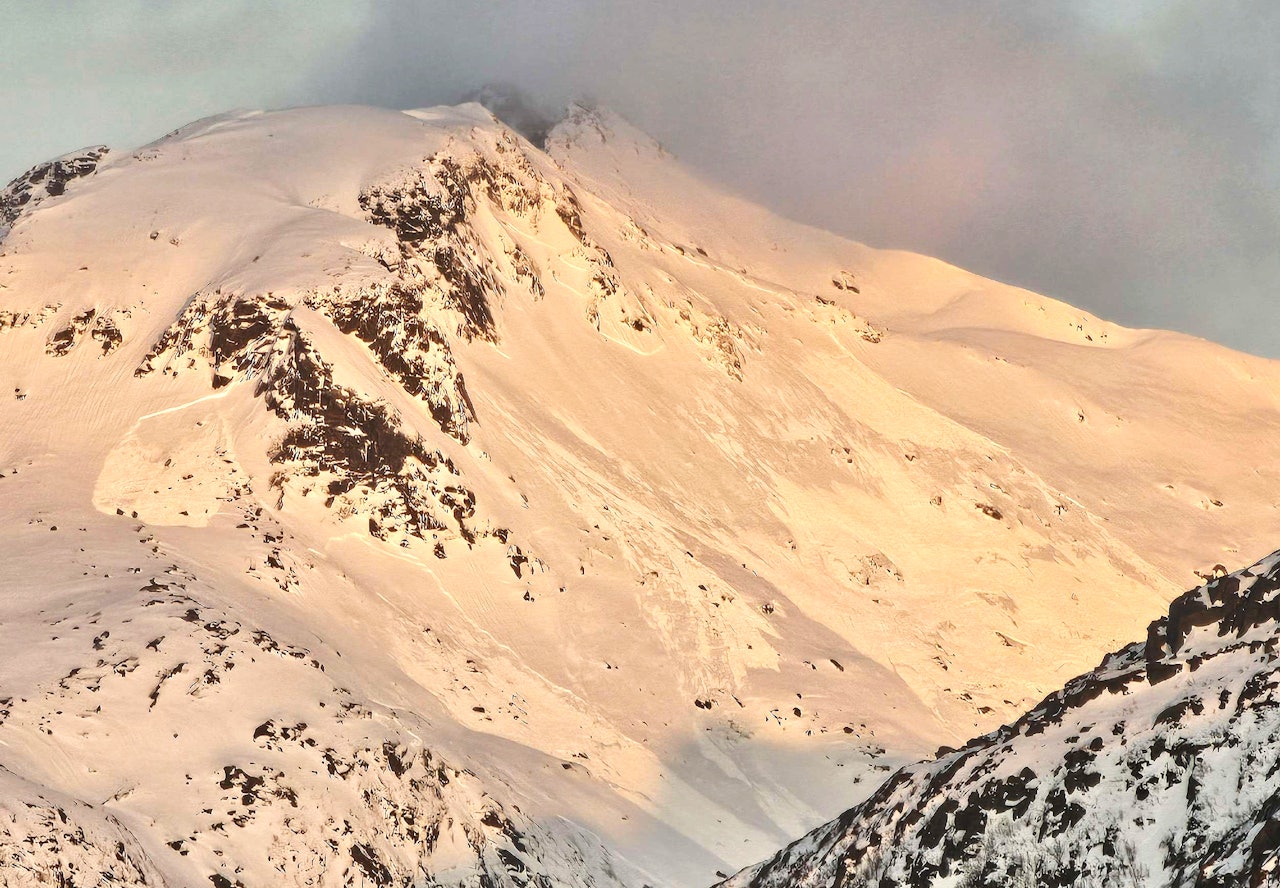 VÅTT FLAKSKRED: Dette våte flakskredet gikk 14. januar i Vågan i Lofoten. Foto: Vegar Kaspersen/regobs.no snøskred