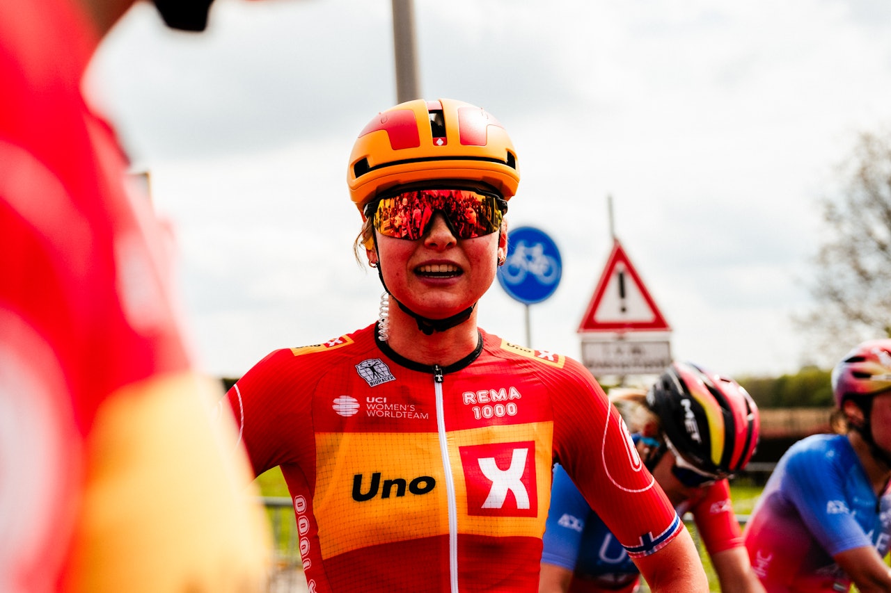 PÅ PODIET: Mie Bjørndal Ottestad. Arkivfoto: Gaëtan Flamme / SportPic-Agency syklist med hjelm og briller