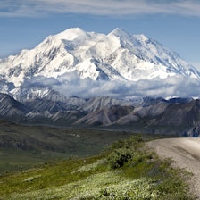 MOUNT MCKINLEY: Nord-Amerikas høyeste fjell heter ikke lenger Denali - det har Donald Trump bestemt. Nå er det Mt. McKinley som gjelder. Foto: Wikipedia/Tim Rains stort fjell