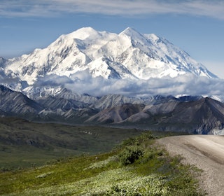 MOUNT MCKINLEY: Nord-Amerikas høyeste fjell heter ikke lenger Denali - det har Donald Trump bestemt. Nå er det Mt. McKinley som gjelder. Foto: Wikipedia/Tim Rains stort fjell