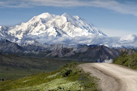 MOUNT MCKINLEY: Nord-Amerikas høyeste fjell heter ikke lenger Denali - det har Donald Trump bestemt. Nå er det Mt. McKinley som gjelder. Foto: Wikipedia/Tim Rains stort fjell
