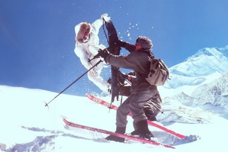 A VIEW TO A KILL: Alt annet enn god stemning når James Bond blir angrepet av en gjeng russiske soldater. A VIEW TO A KILL: Alt annet enn god stemning når James Bond blir angrepet av en gjeng russiske soldater.