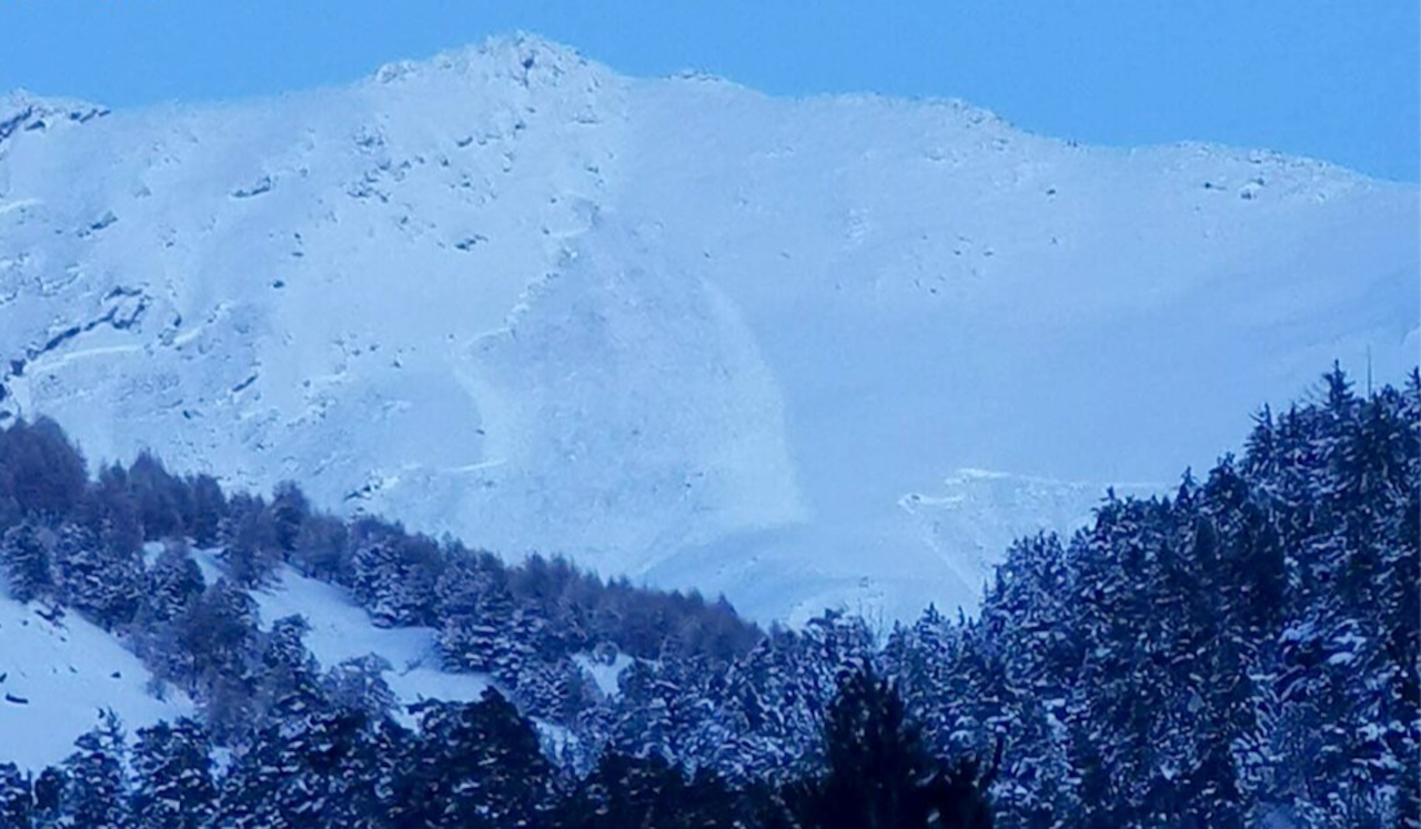 SKREDET: Bildet skal være tatt minutter etter skredet gikk. Bildet er tatt av den franske militære redningstjenesten. Foto: PGHM SKREDET: Bildet skal være tatt minutter etter skredet gikk. Bildet er tatt av den franske militære redningstjenesten. Foto: PGHM