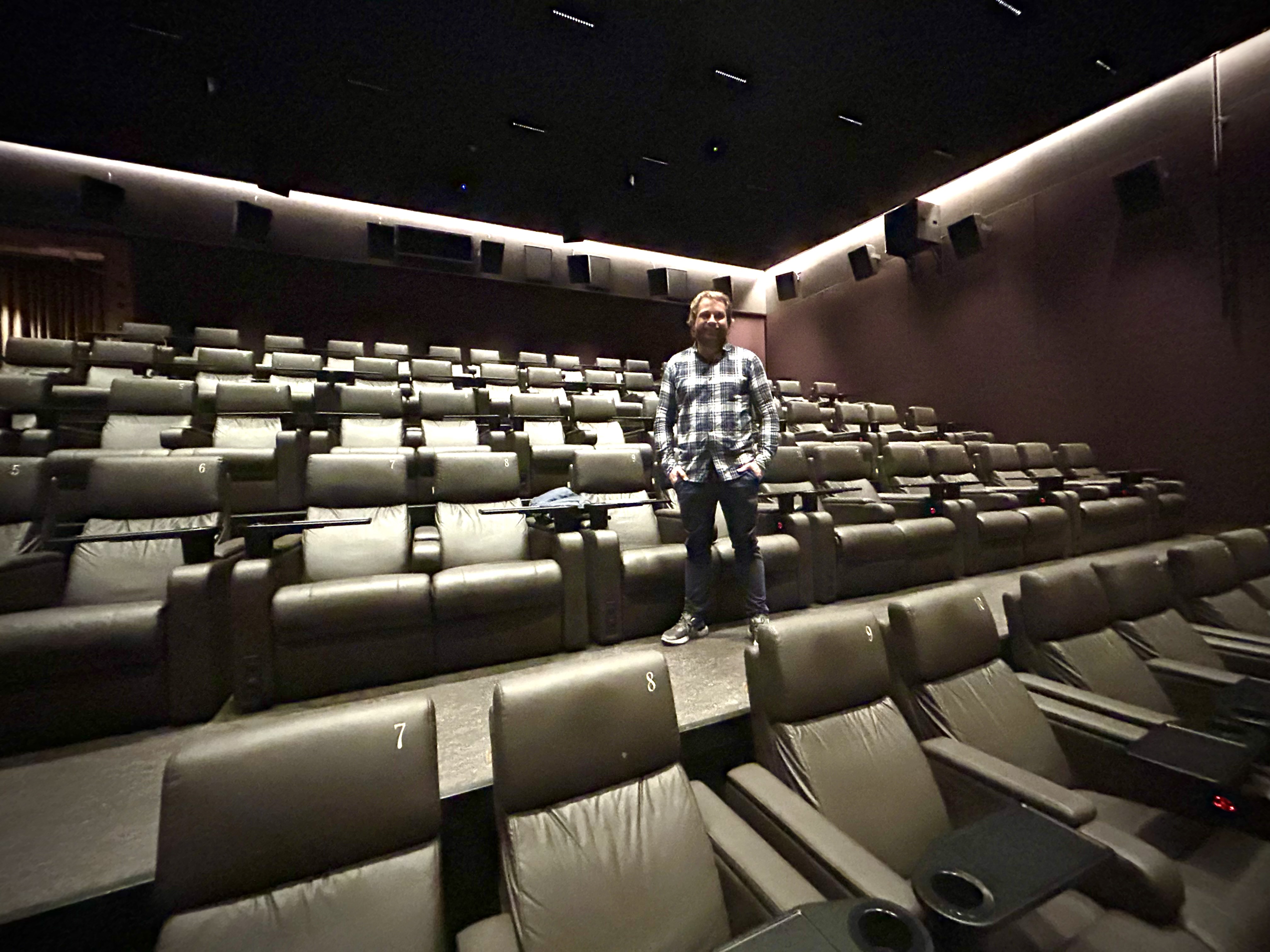 PRIVATVISNING: Anmelderen, Alexander Urrang Hauge, fikk privatvisning av filmen i Norges filmhovedstad Haugesund. Foto: Privat