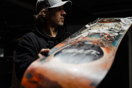 POW: De mest avanserte powsurfbrettene har kanaler på undersiden, slik at du sitter bedre å snøen. Foto: Christian Nerdrum POW: De mest avanserte powsurfbrettene har kanaler på undersiden, slik at du sitter bedre å snøen. Foto: Christian Nerdrum