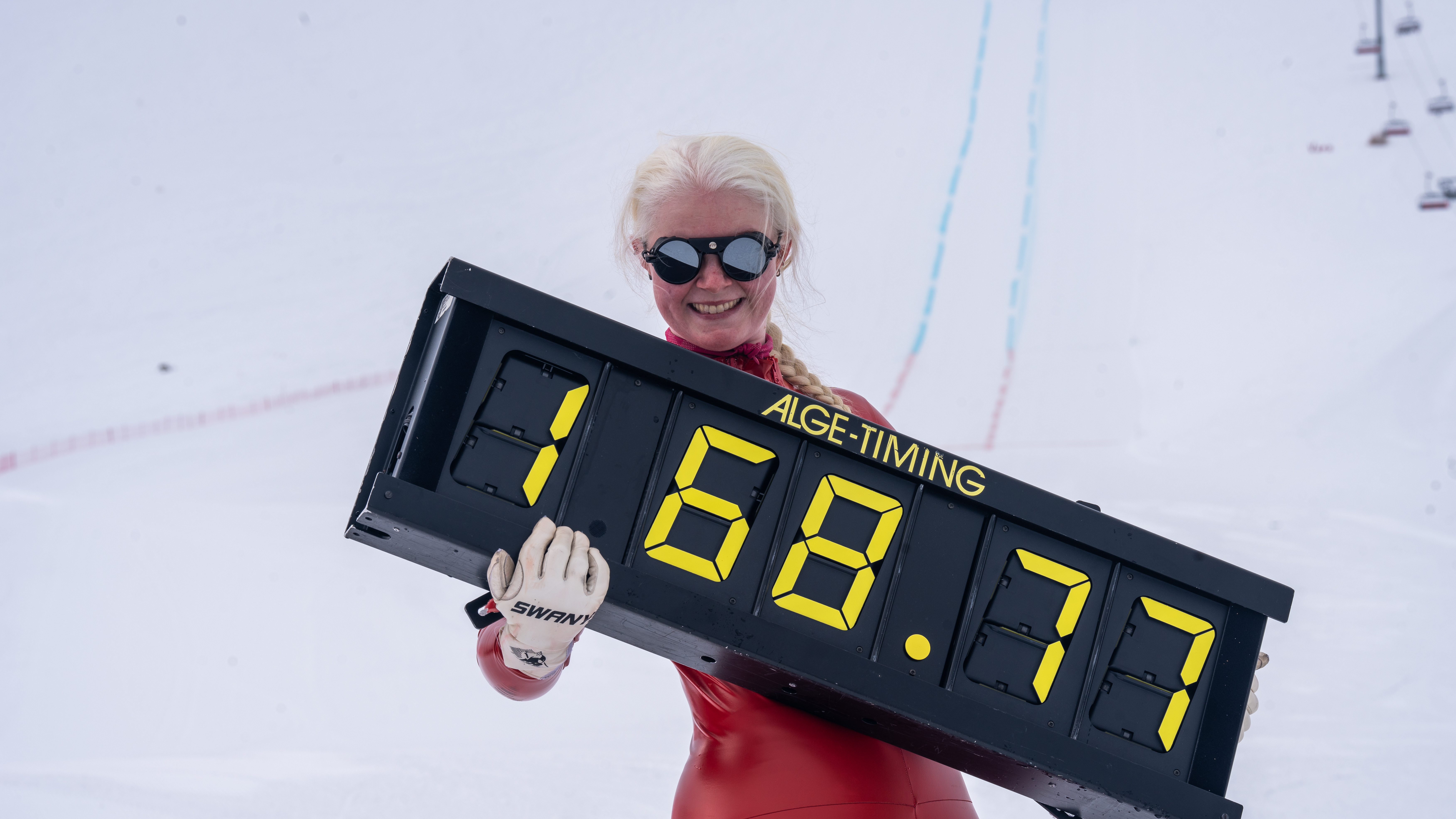 FORNØYD: Andrea Pharo Ronde med rekorden i hendene! Foto: Sindre Broager Grøn.