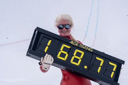 FORNØYD: Andrea Pharo Ronde med rekorden i hendene! Foto: Sindre Broager Grøn. FORNØYD: Andrea Pharo Ronde med rekorden i hendene! Foto: Sindre Broager Grøn.