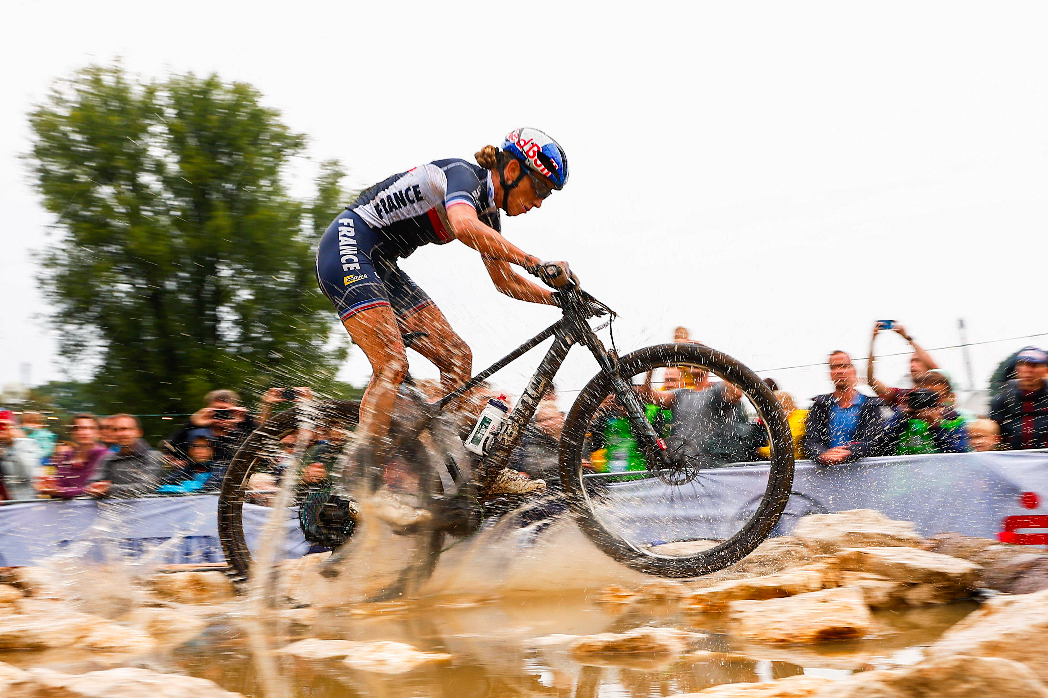 EM TIL GØTEBORG: Terrengsyklistene skal gjøre opp om EM-titlene i Sveriges nest største by i 2027. Her er Pauline Ferrand-Prévot i aksjon i EM i 2022. Foto: Cor Vos