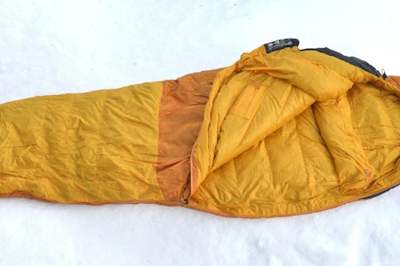 TESTET: Haglöfs Nordic Expedition Down -12 er en vinter-sovepose fylt med FP 700-dun. Foto: Egill Danielsen. Haglöfs Nordic Expedition Down -12 test 2025