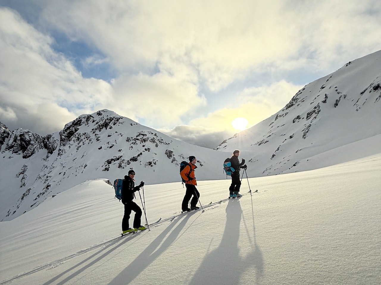 TØRRSNØ: – Dust on crust! Lite vind i den nye snøen, skriver Vegard With Stennes på Varsom. Bildet er fra Lofoten og Vesterålen 12.02. Foto: Vegard With Stennes / Regobs TØRRSNØ: – Dust on crust! Lite vind i den nye snøen, skriver Vegard With Stennes på Varsom. Bildet er fra Lofoten og Vesterålen 12.02. Foto: Vegard With Stennes / Regobs