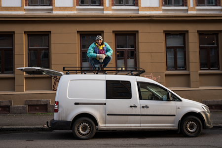 RULLENDE FØLGESVENN: En VW Caddy 2012, parkert og klar for nok en helgetur ut av Oslo-byen. Foto: Christian Nerdrum RULLENDE FØLGESVENN: En VW Caddy 2012, parkert og klar for nok en helgetur ut av Oslo-byen. Foto: Christian Nerdrum