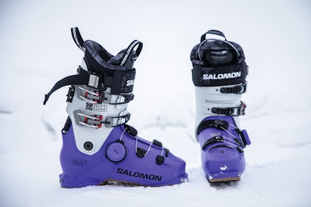 NY TEST: Salomons nye støvel har gåfunksjon med 55 grader gåutslag - selv om den først og fremst er en frikjøringssko for unnabakker. Foto Tore Meirik SLALÅMSTØVEL