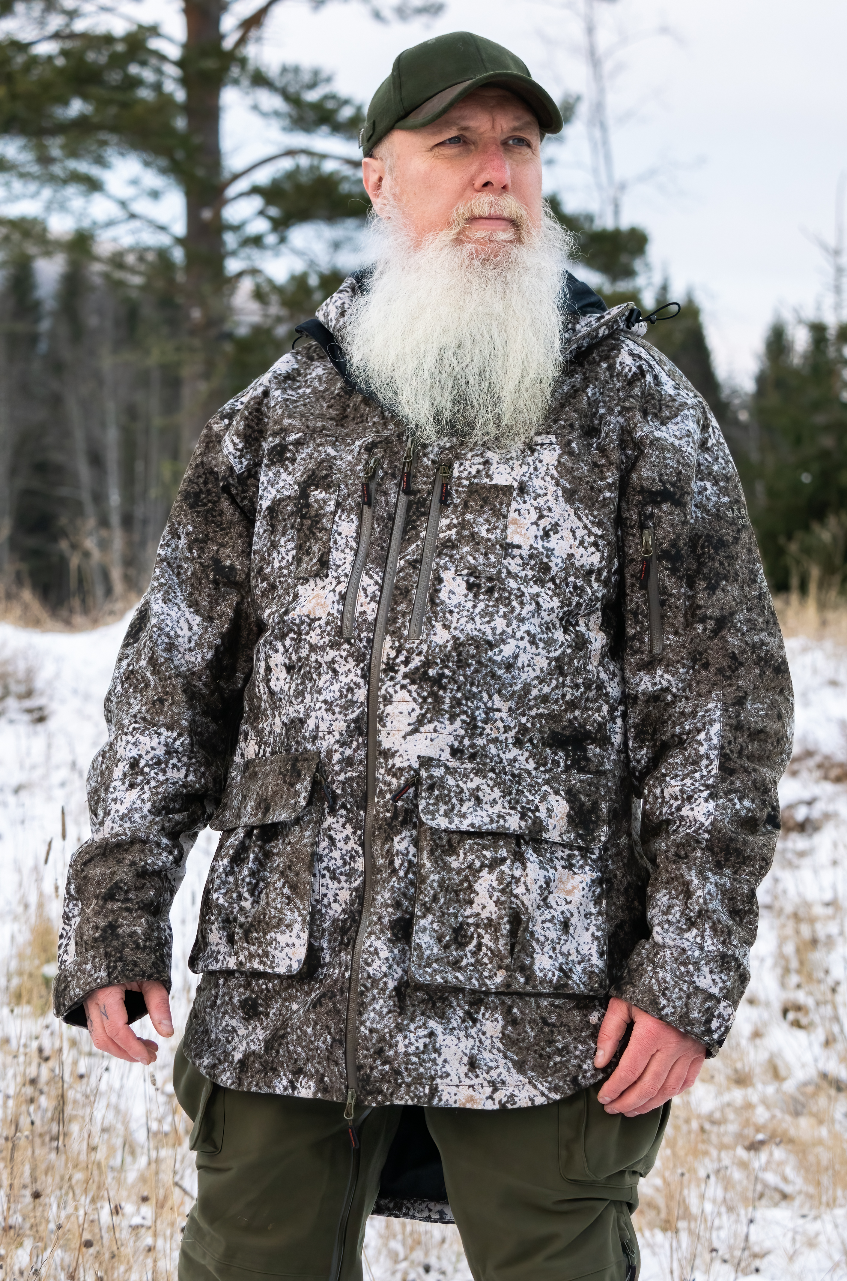 JAKKE: Selv om jakka ikke er like lang som anorakken har den fremdeles god lengde.