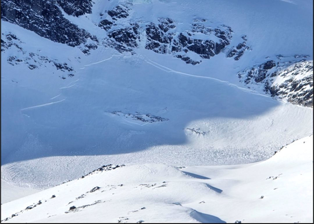 Skred kan bli større når flaket er stivt og/eller tykt. Foto: RegObs/oisann snøskred