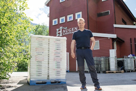 ENKELT: – Å levere inn hjorteslakt til viltslakteriene er enkelt. Jegerne trenger ikke tenke på frakt, det gjør vi, sier Odd Lothe Ohnstad.   ENKELT: – Å levere inn hjorteslakt til viltslakteriene er enkelt. Jegerne trenger ikke tenke på frakt, det gjør vi, sier Odd Lothe Ohnstad.