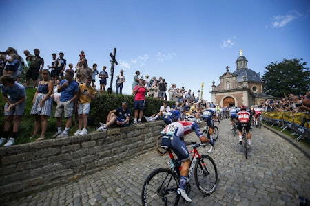 KAPELMUUR: Finalen av Omloop Het Nieuwsblad går over ikoniske Muur van Geraardsbergen. Foto: Cor Vos KAPELMUUR: Finalen av Omloop Het Nieuwsblad går over ikoniske Muur van Geraardsbergen. Foto: Cor Vos
