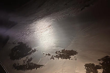 ANSLÅTT Å VÆRE 100 METER: Bilde fra skredet og søkeområdet søndag. Foto: 330 skvadron / Luftforsvaret ANSLÅTT Å VÆRE 100 METER: Bilde fra skredet og søkeområdet søndag. Foto: 330 skvadron / Luftforsvaret