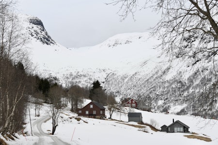 JORDALEN: Skredet har gått et stykke oppover i denne dalen. Foto: Rune Sævig / Bergens Tidende JORDALEN: Skredet har gått et stykke oppover i denne dalen. Foto: Rune Sævig / Bergens Tidende