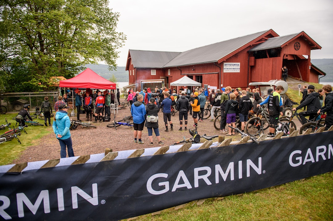 TRAKTORLAND ENDURO: - Traktor Bike Park fremstår som et mekka for oss som er interesserte i stibygging - dels på grunn stinettverket og variasjonen i terreng, men like mye atmosfæren som gården til Peter Lomsdalen er så kjent for, sier Thomte. Foto: Jon Borgersen TRAKTORLAND ENDURO: - Traktor Bike Park fremstår som et mekka for oss som er interesserte i stibygging - dels på grunn stinettverket og variasjonen i terreng, men like mye atmosfæren som gården til Peter Lomsdalen er så kjent for, sier Thomte. Foto: Jon Borgersen