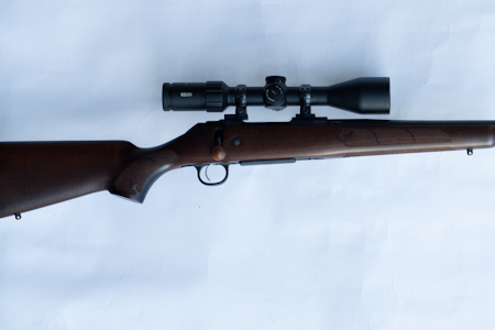 TRESKJEFTE: Vakkert og i noen tilfeller også mer praktisk enn en syntetstokk. CZ 600 American er et godt våpen med klassisk stokk. TRESKJEFTE: Vakkert og i noen tilfeller også mer praktisk enn en syntetstokk. CZ 600 American er et godt våpen med klassisk stokk.